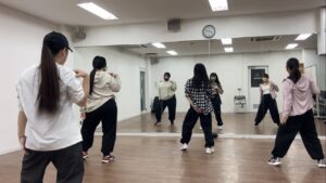 福岡ダンススクールがガールズヒップホップの代表的な技を解説！
