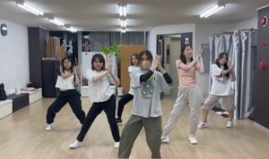 ダンスレッスン動画を振り返ると自分のダンスの成長に気付ける！